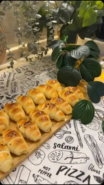 كروسان وكلير بيضون